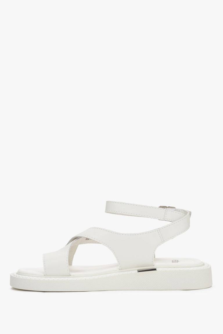 Milky white women’s sandals Estro, casual, on a thick sole, in genuine leather.