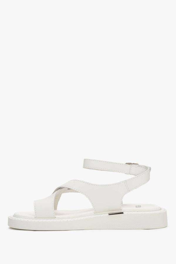 Milky white women’s sandals Estro, casual, on a thick sole, in genuine leather.
