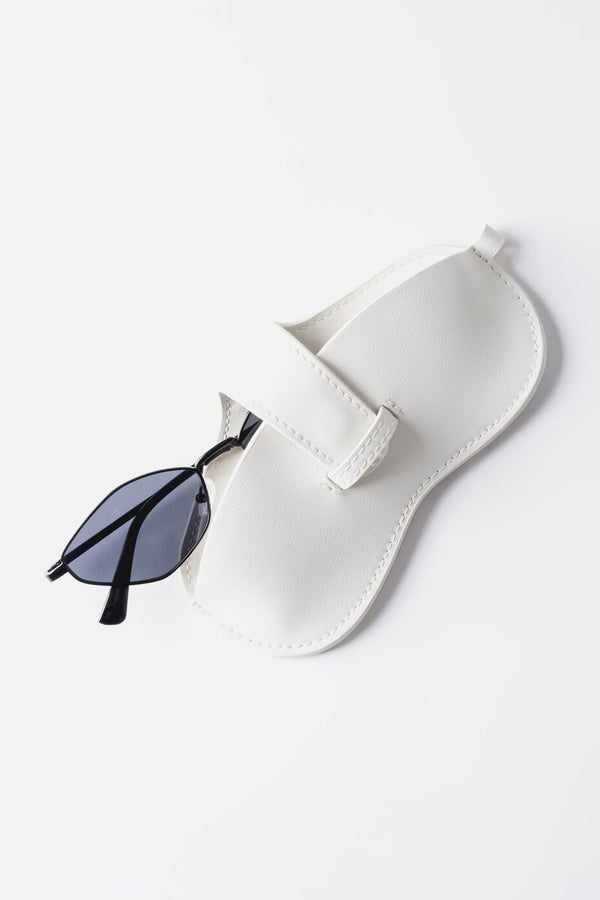 Milky white glasses case made of genuine leather from Estro.