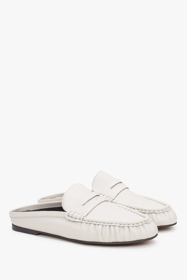 Women’s milky white leather mule sandals by Estro, featuring an elegant backless upper and distinctive stitching on the toe.
