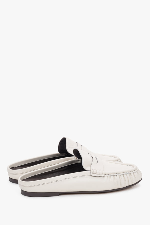Sole view of the shoe showing an elegant, smooth outsole made of abrasion-resistant thunit with subtle branded embossing.