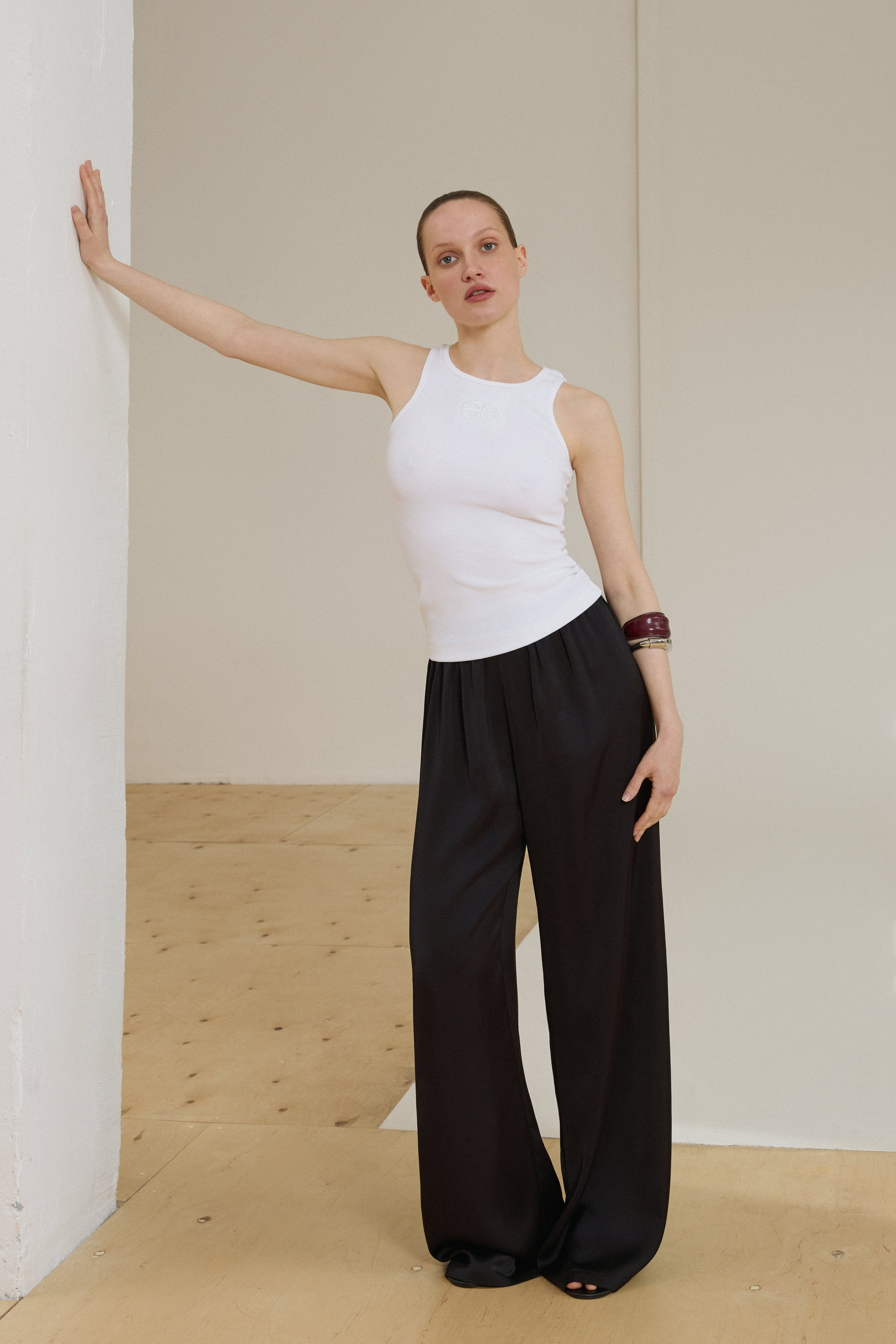 Women's Milky White Sleeveless Top made of Ribbed Cotton Estro ER00119737.