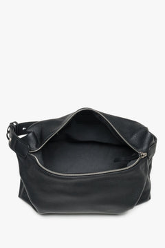 Minimalist black genuine leather shoulder bag featuring an elegant knotted strap detail, Estro.