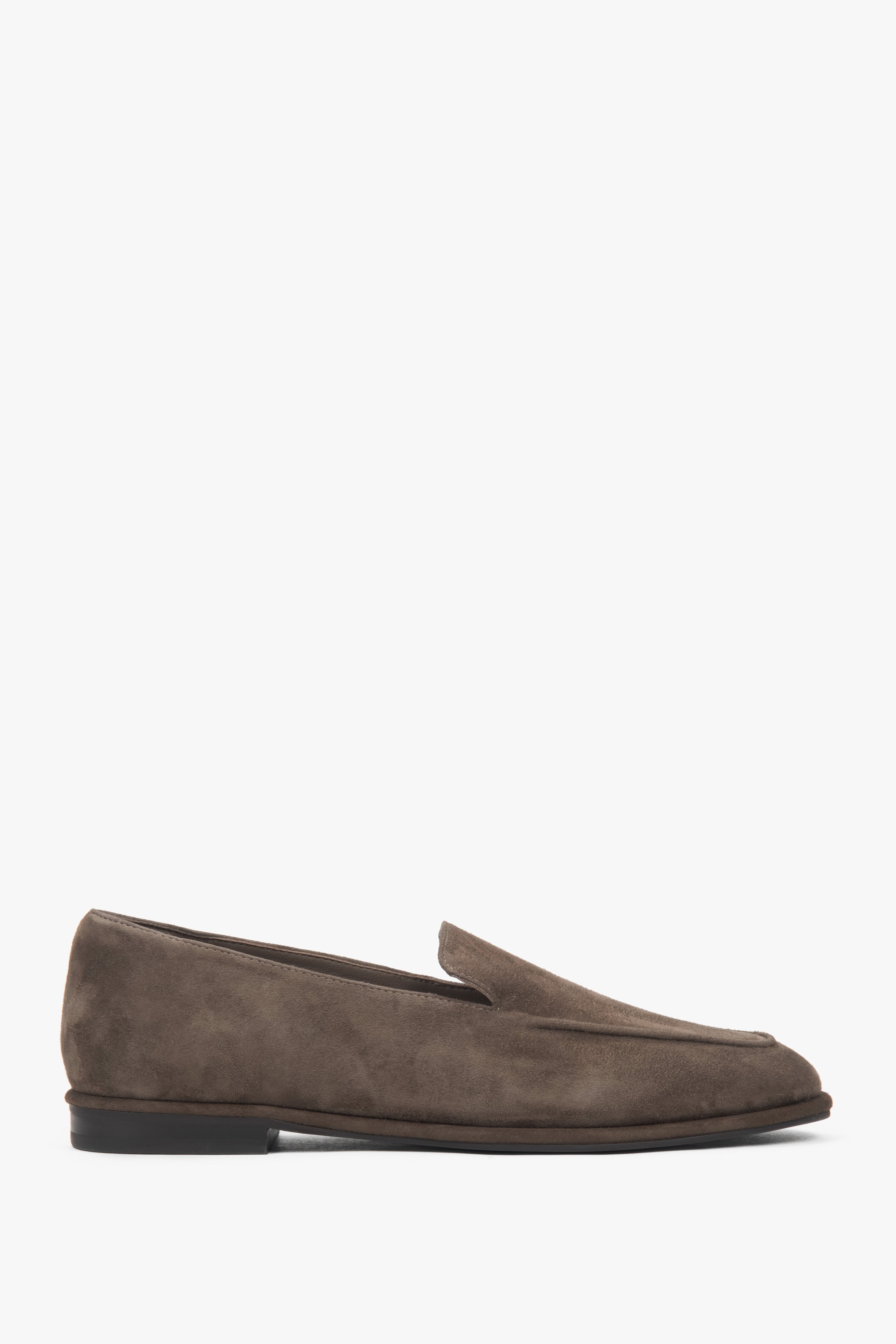 Women’s loafers Estro, brown, made of soft genuine velour.