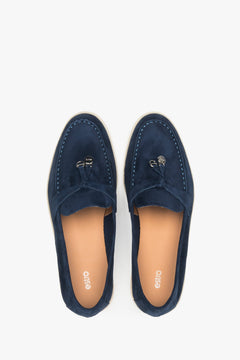 Estro navy blue velvet loafers - view from above.