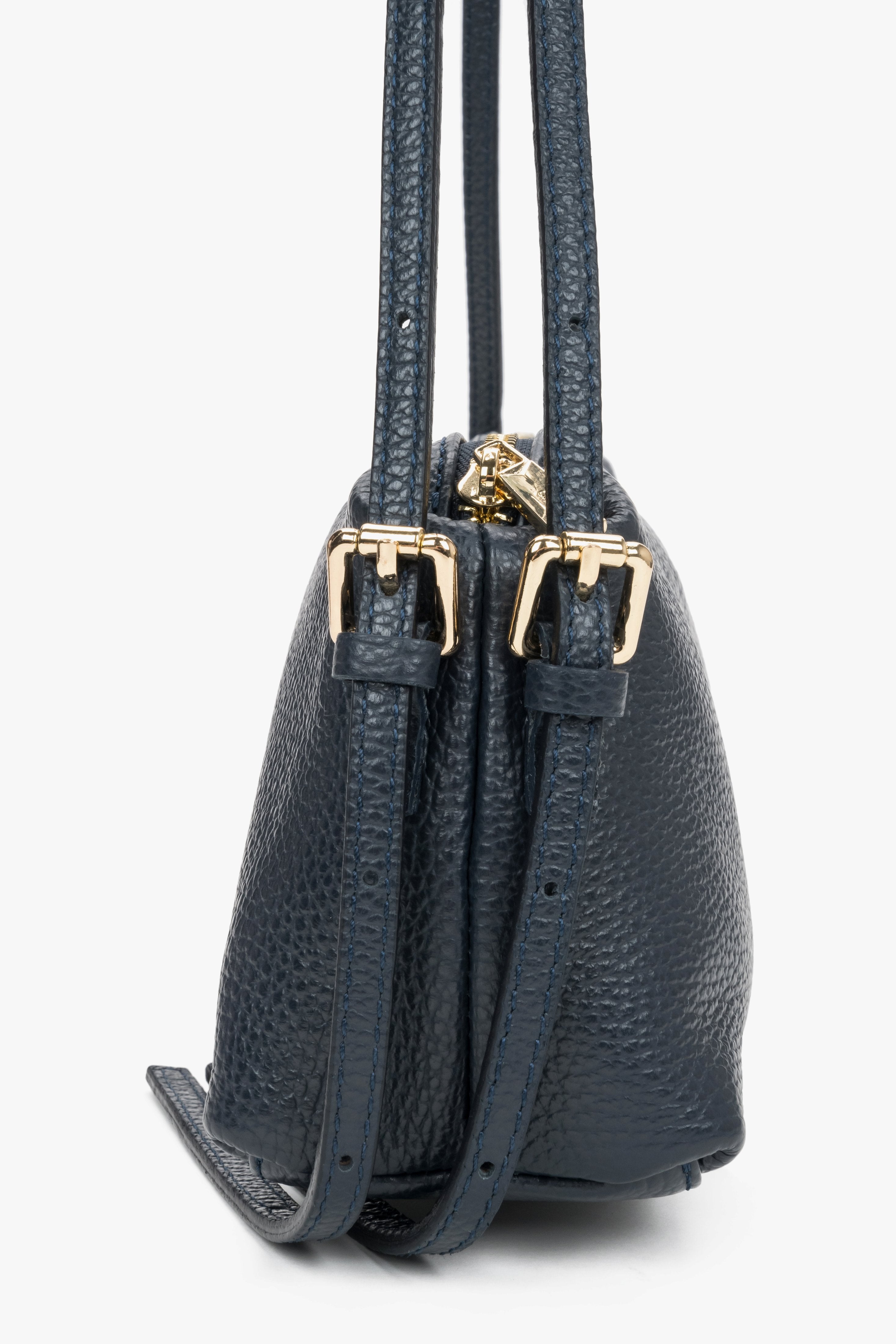 Oblong women's handbag in navy made of natural Italian pebbled leather.