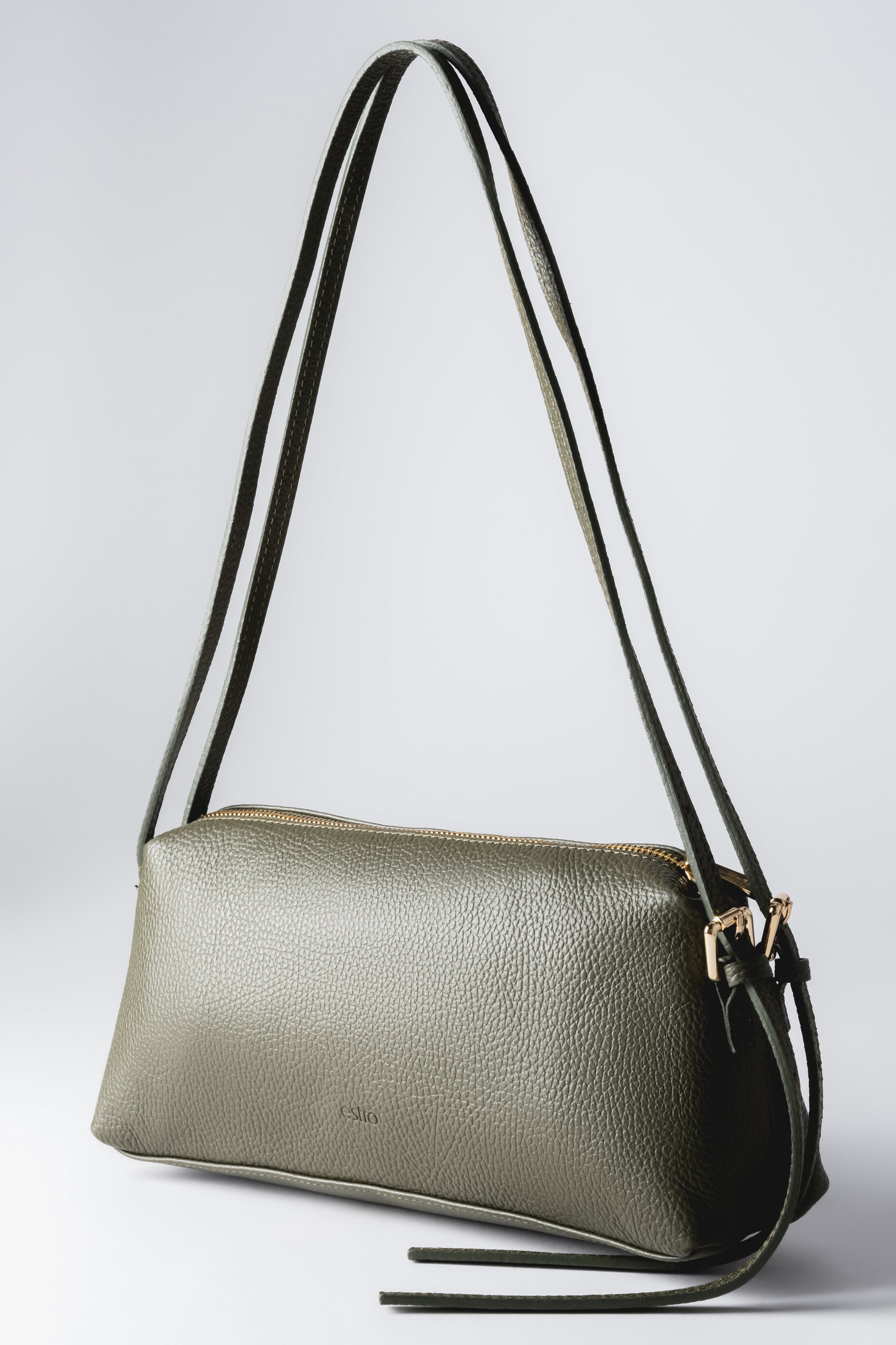 Women's Olive Oblong Shoulder Bag made of Pebbled Italian Leather Estro ER00120582.