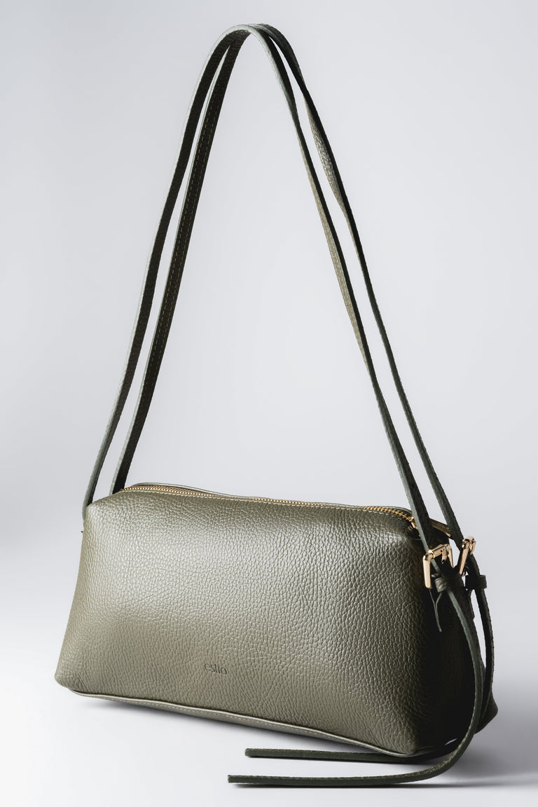 Women's Olive Oblong Shoulder Bag made of Pebbled Italian Leather Estro ER00120582.