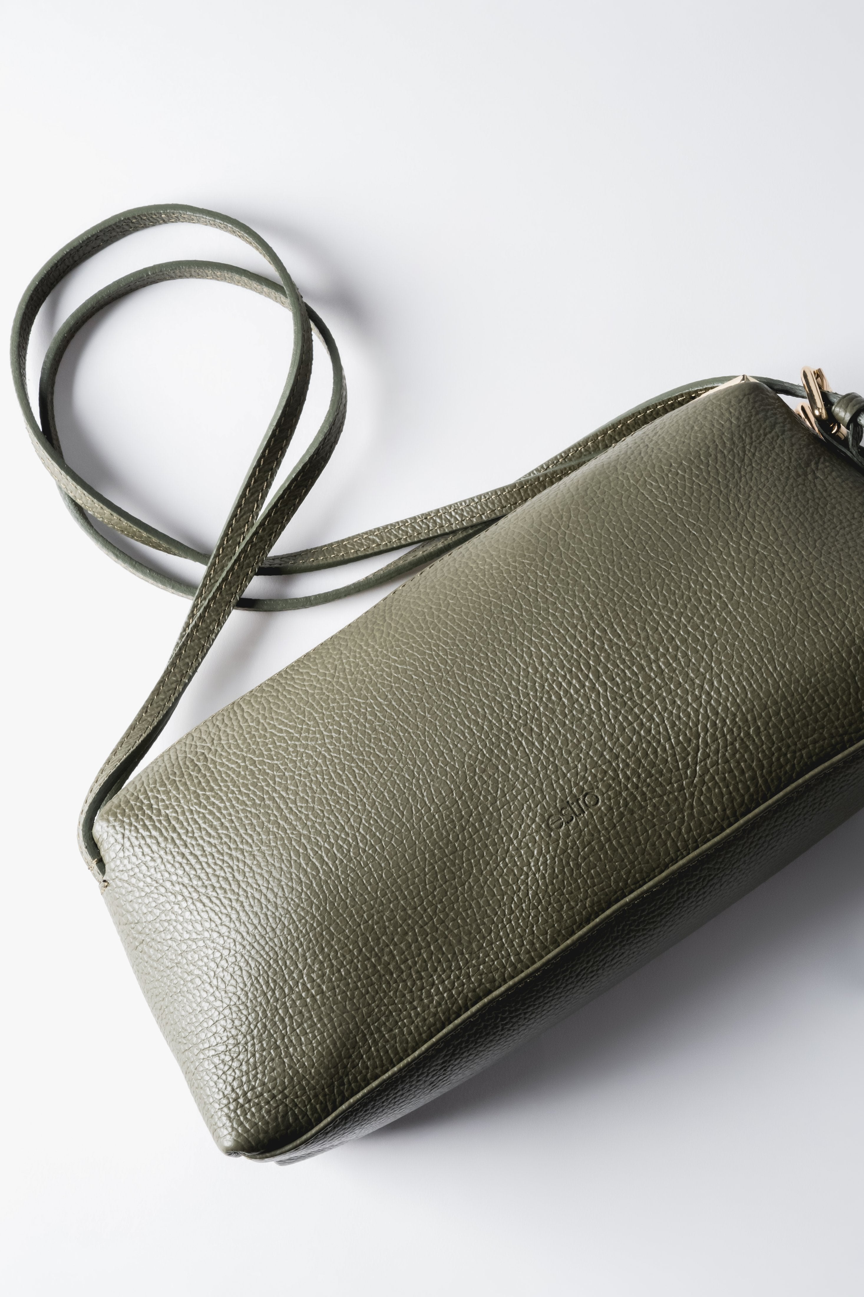 Olive leather women's shoulder bag made of high-quality Italian pebbled leather.