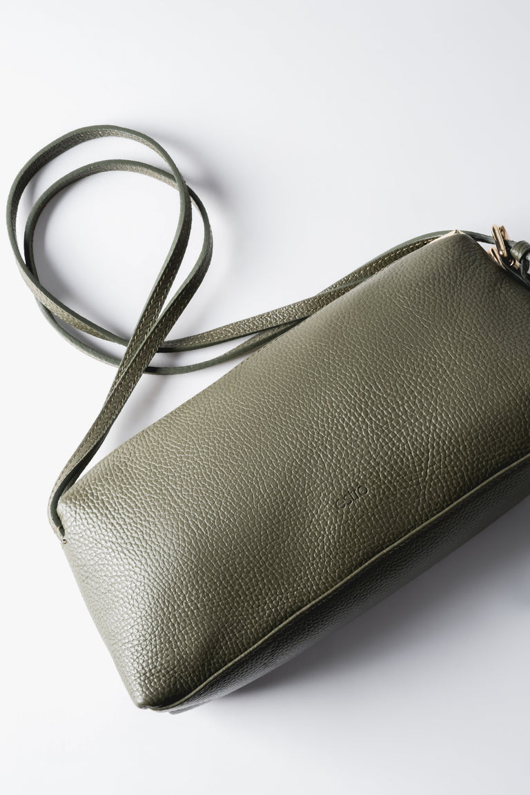 Olive leather women's shoulder bag made of high-quality Italian pebbled leather.