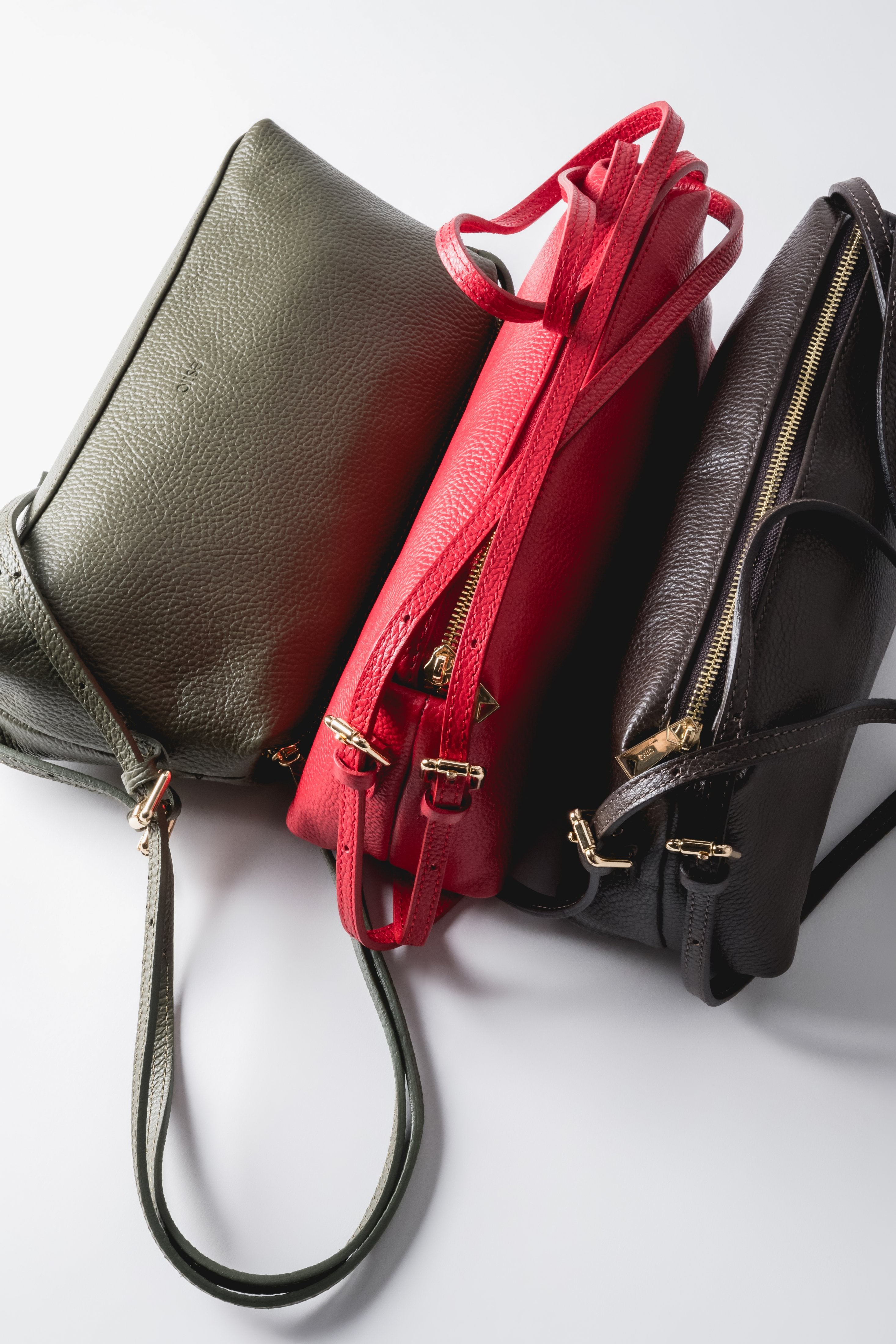 Women's shoulder bags made of Italian genuine leather – color showcase.