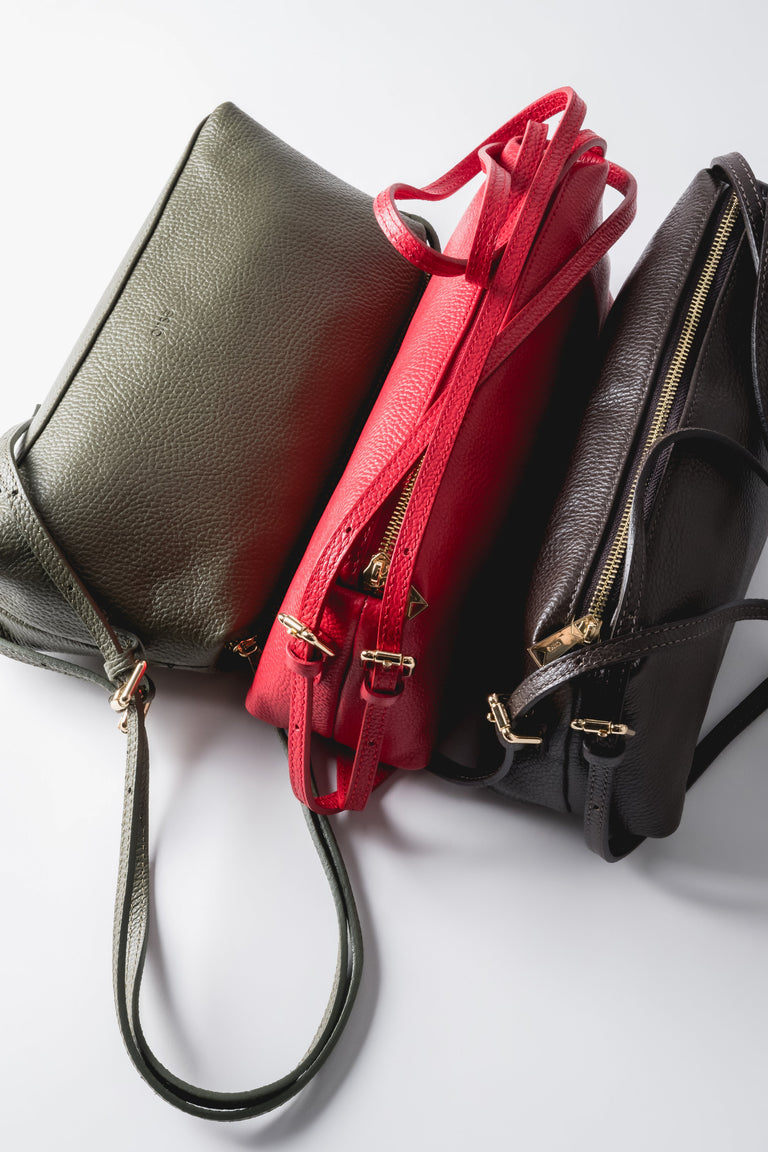 Women's shoulder bags made of Italian genuine leather – color showcase.