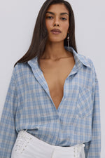 Women's Oversized Button-Up Shirt in Blue and White Plaid Estro ER00119775.