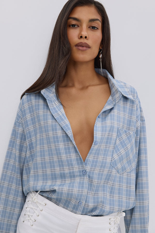 Women's Oversized Button-Up Shirt in Blue and White Plaid Estro ER00119775.