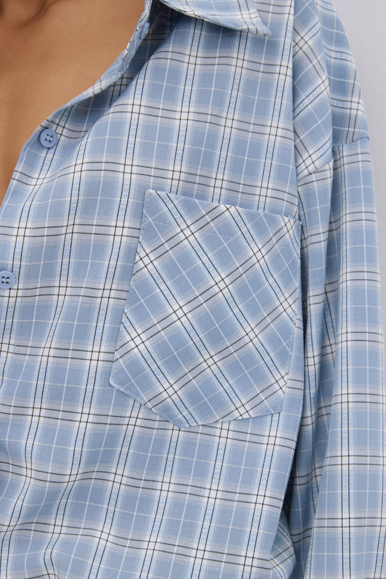 Women's oversized shirt, blue and white, plaid pattern, button-up design, Estro.