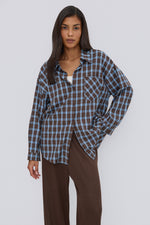 Women's Oversized Button-Up Shirt in Brown and Blue Plaid Estro ER00119774.