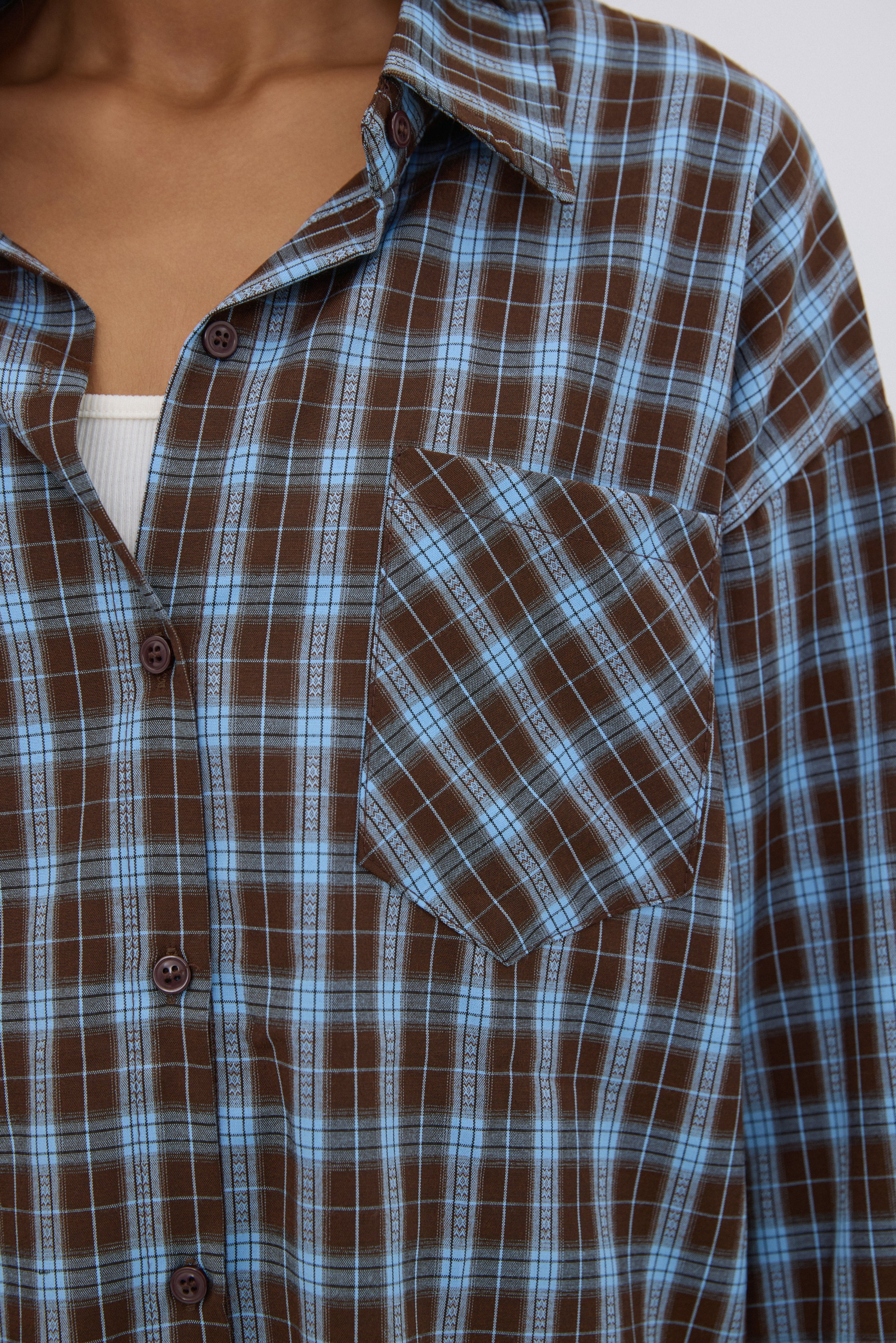 Women's oversized shirt, blue and brown, plaid pattern, button-up design, Estro.