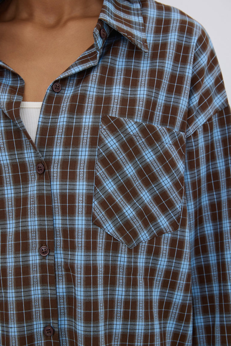 Women's oversized shirt, blue and brown, plaid pattern, button-up design, Estro.