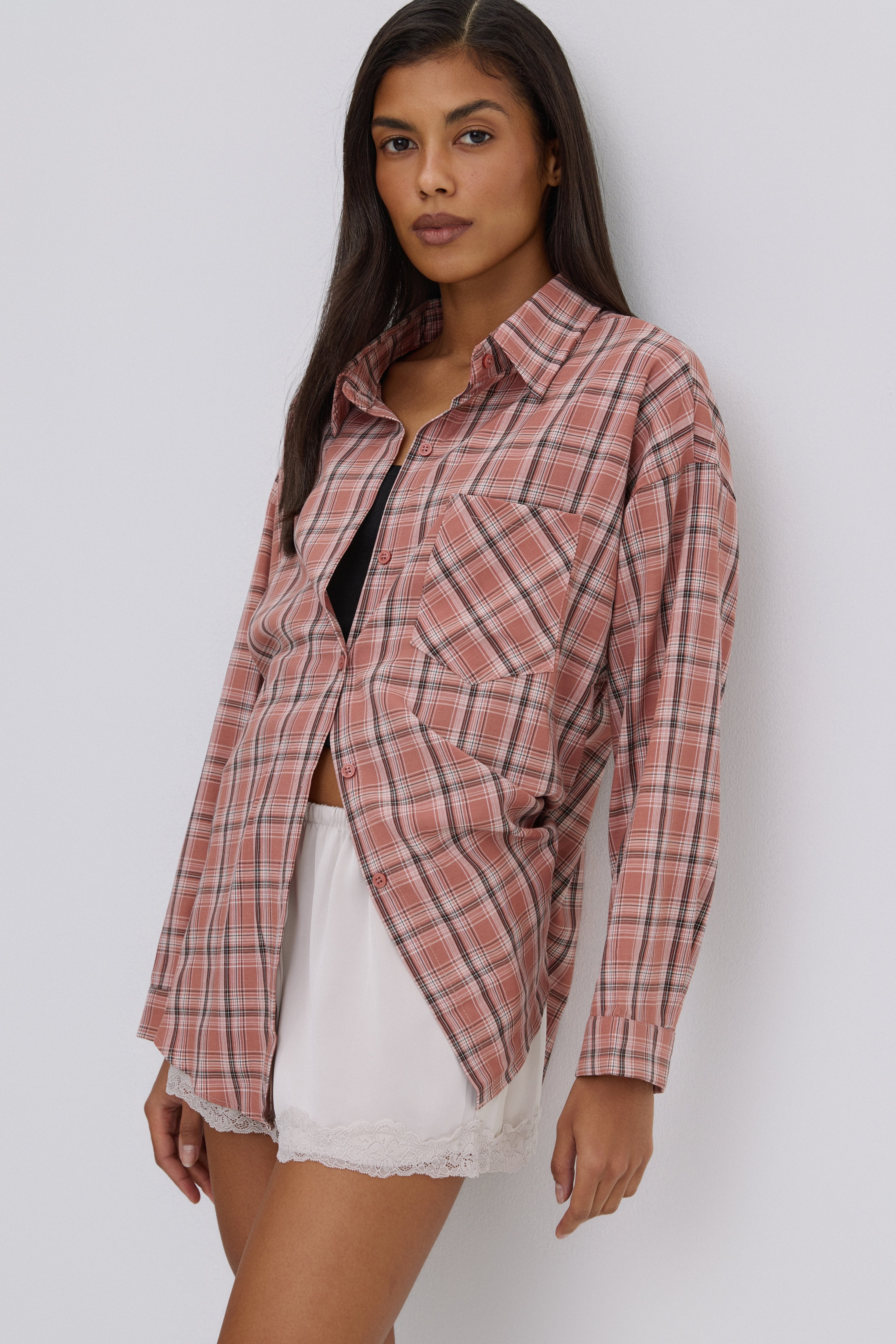 Button-up pink women's oversized plaid shirt, Estro.