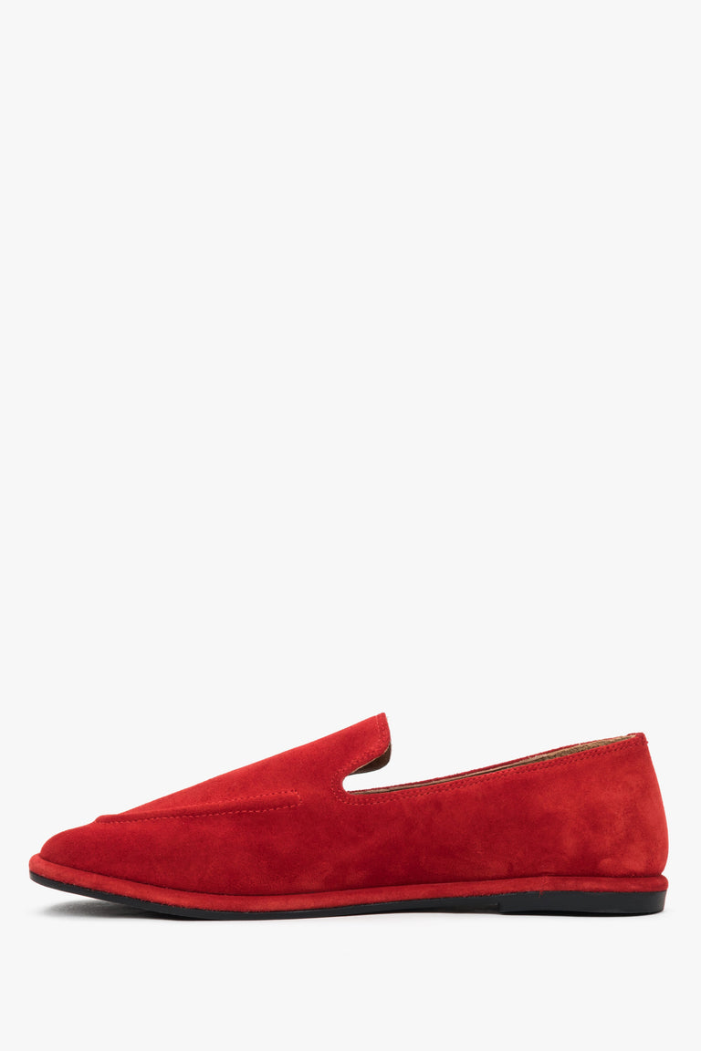 Slip-on barefoot-style shoes showcasing a flexible, ergonomic TPR rubber outsole and carefully finished upper lines.