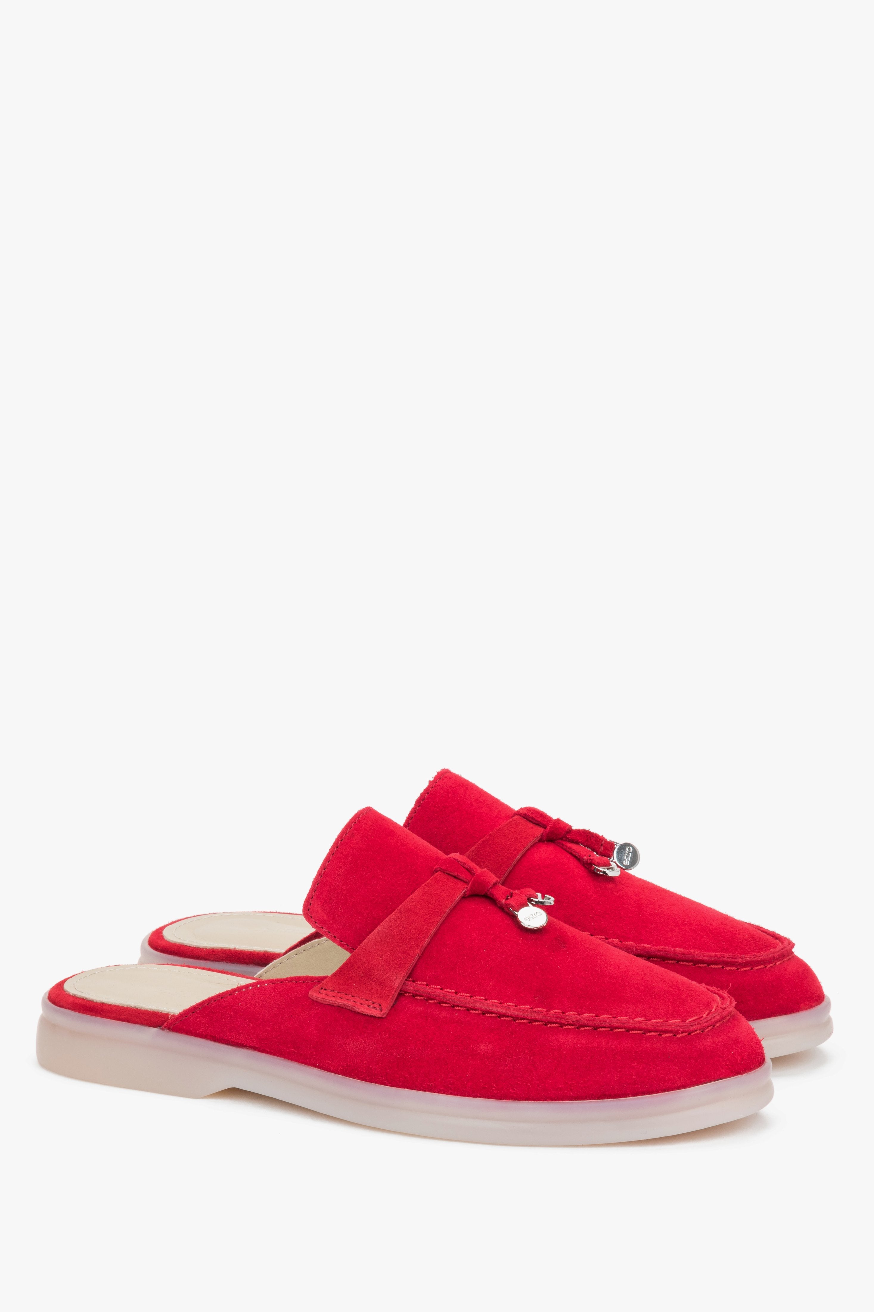 Red women’s mules made of soft premium Italian natural velour.
