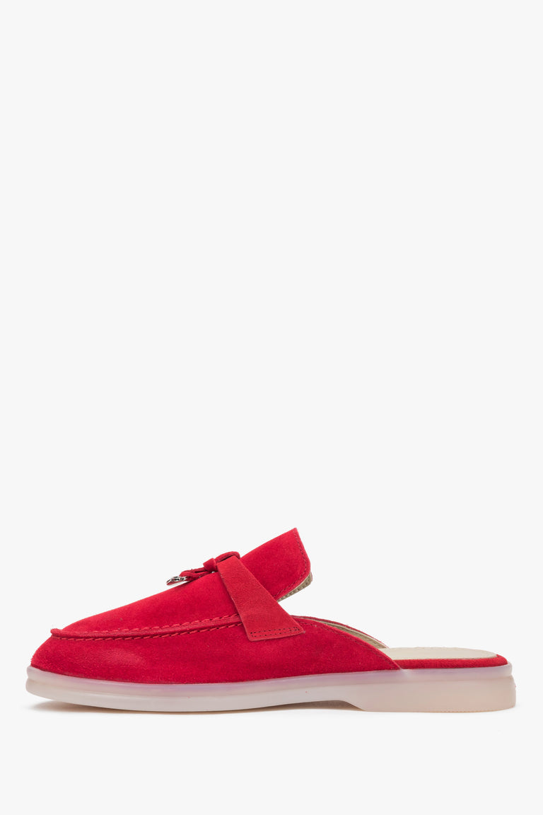 Women’s red mules made of soft premium Italian natural velour Estro.
