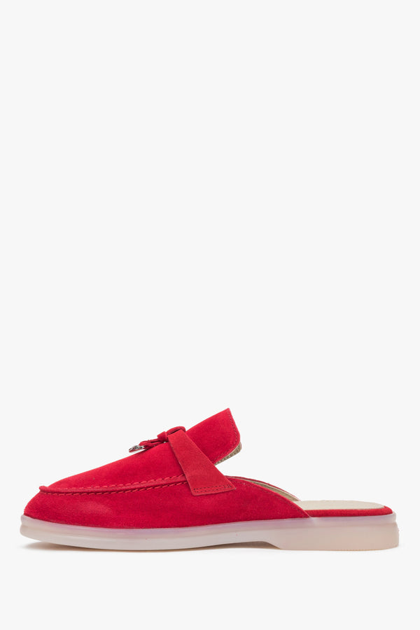 Women’s red mules made of soft premium Italian natural velour Estro.
