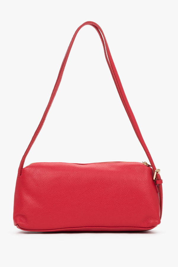 Women's handbag made of red premium genuine leather with a pebbled texture, Italian product.