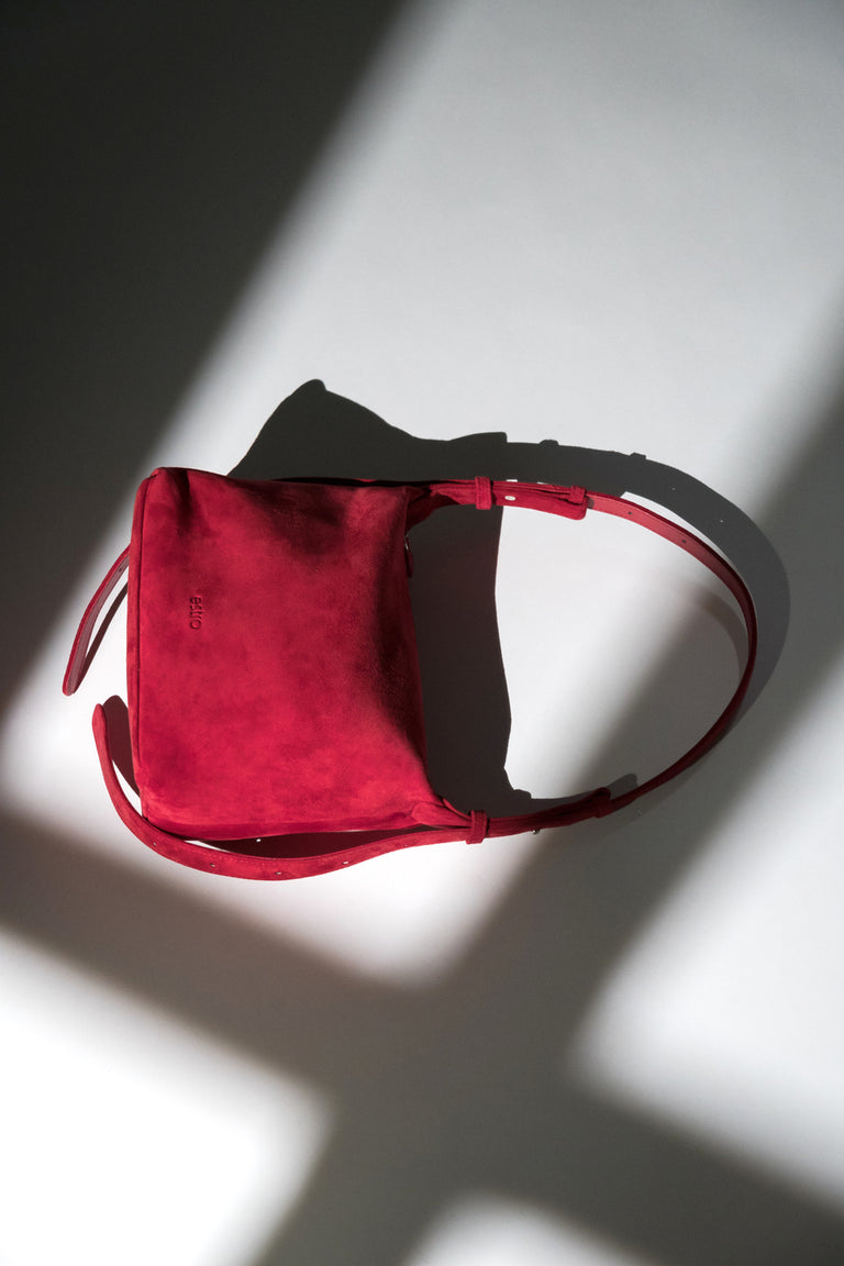 The smooth back of the bag is made of natural velvet with elegant vertical stitching down the center.