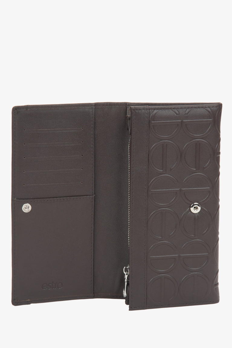 Estro women's saddle brown leather wallet in a continental design.