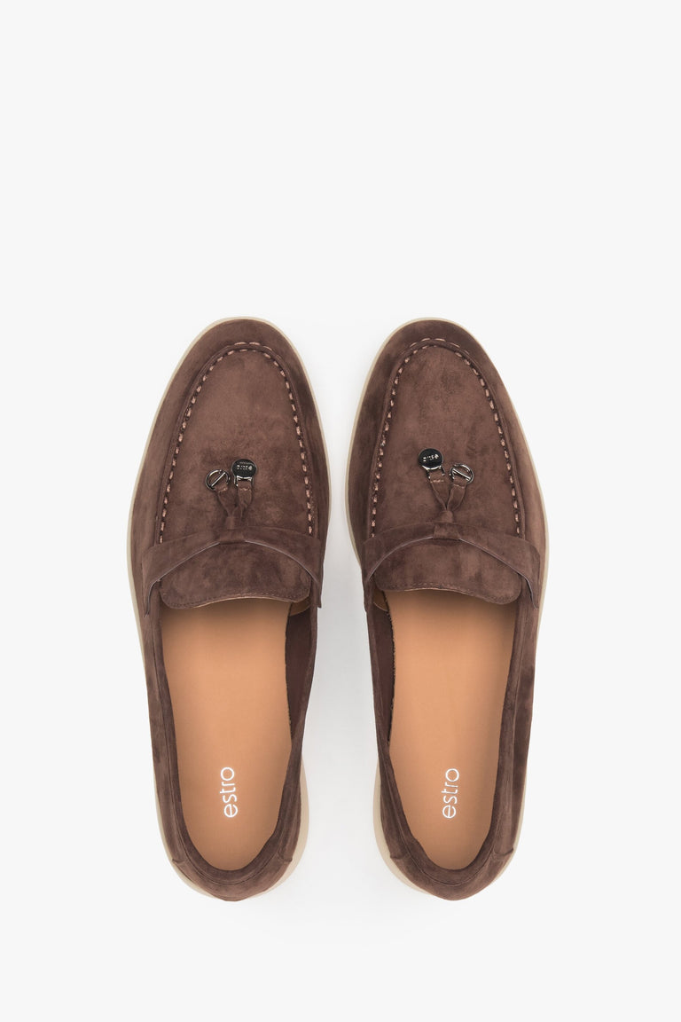 Saddle brown women's loafers of Estro brand made of velour and leather - presentation of the footwear from above.