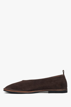 Elegant saddle brown ballet flats by Estro, featuring a soft velour upper for a refined and comfortable fit. 