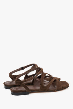 Detail of flat sole and saddle brown finish.