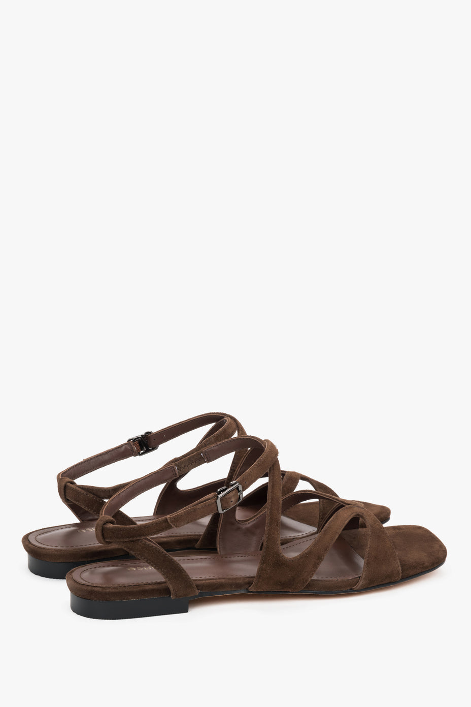 Detail of flat sole and saddle brown finish.