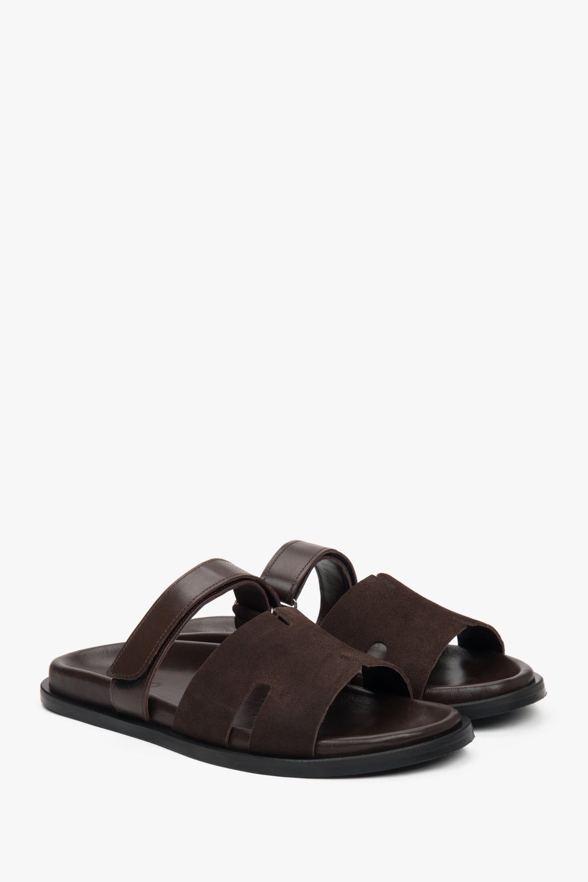 Elegant Estro slide sandals for women, featuring a luxurious saddle brown combination of velour and leather. 