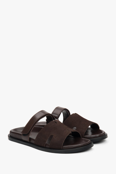 Elegant Estro slide sandals for women, featuring a luxurious saddle brown combination of velour and leather. 