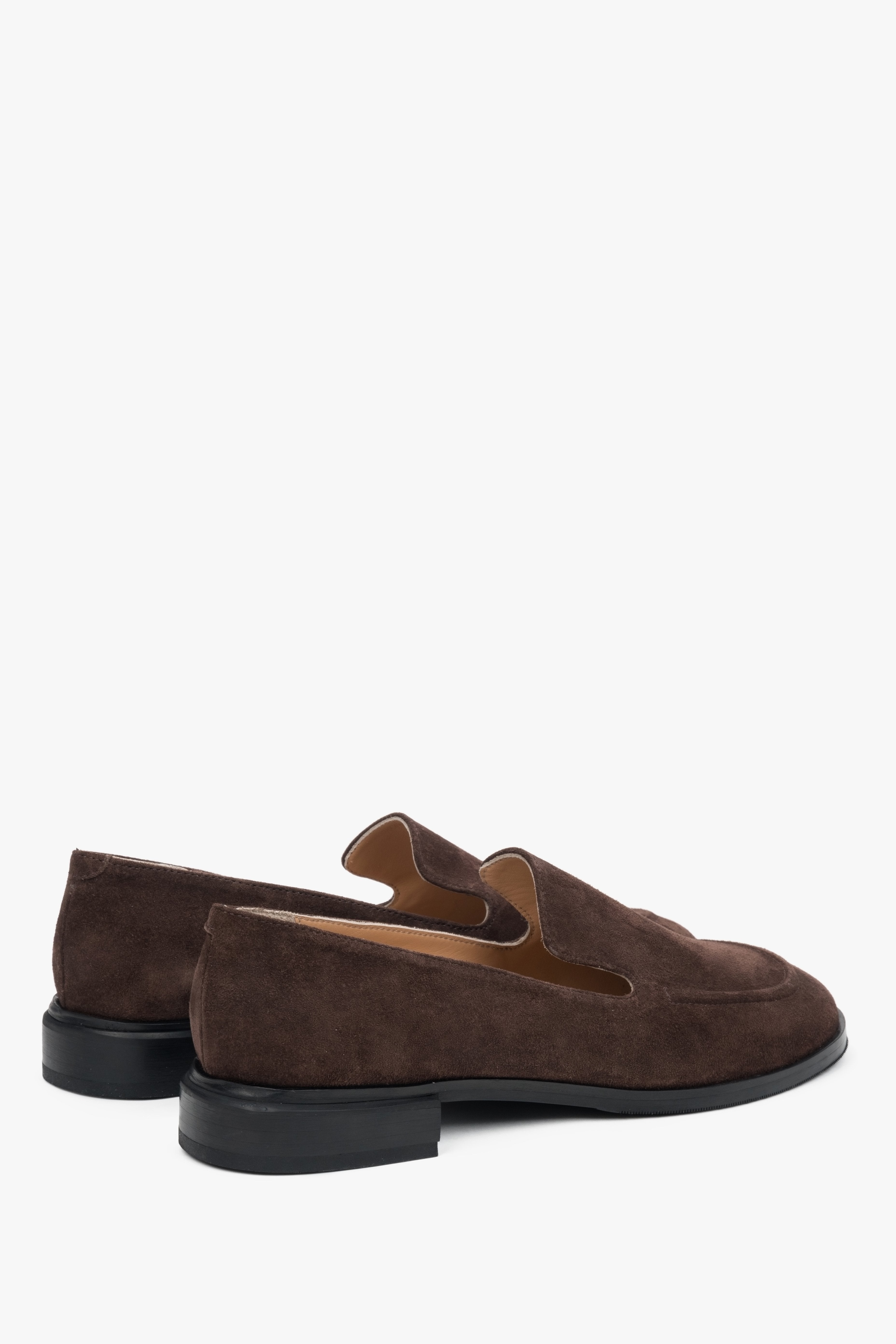 Women's Estro loafers in dark brown premium velour.