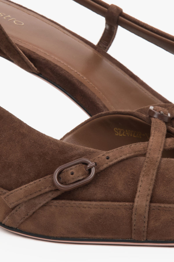 Soft velour slingbacks in brown with low heel - details.