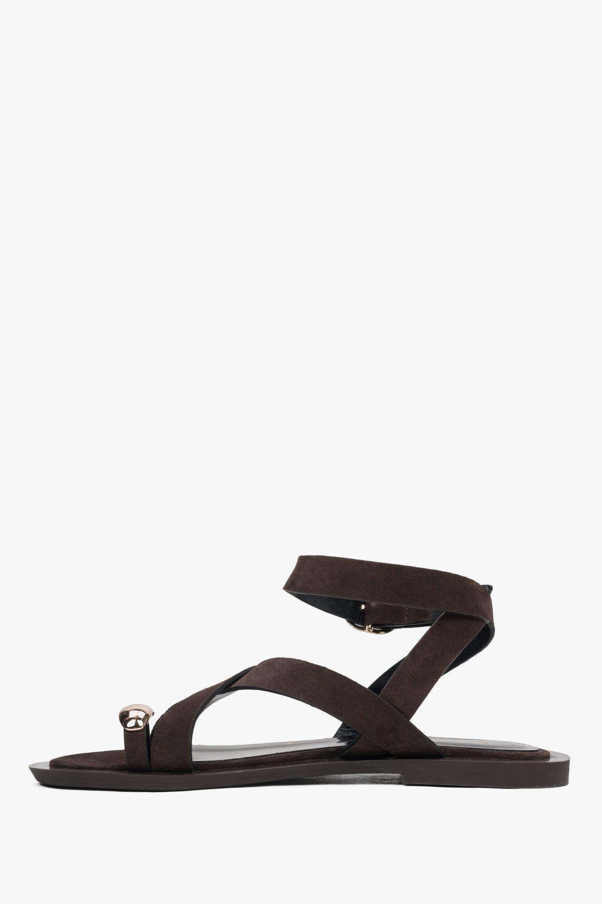Comfy and stylish women's sandals in saddle brown velour, adorned with delicate straps and a toe ring. 