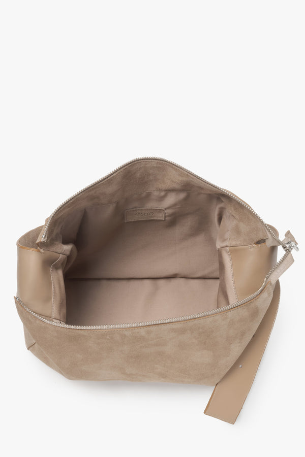 Estro women's messenger bag in sand beige, crafted from premium Italian leather.