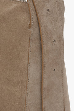 A sand beige messenger bag for women, made from premium Italian leather by Estro.
