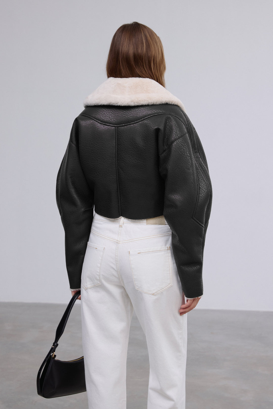Short women's black shearling-style jacket, Estro brand.