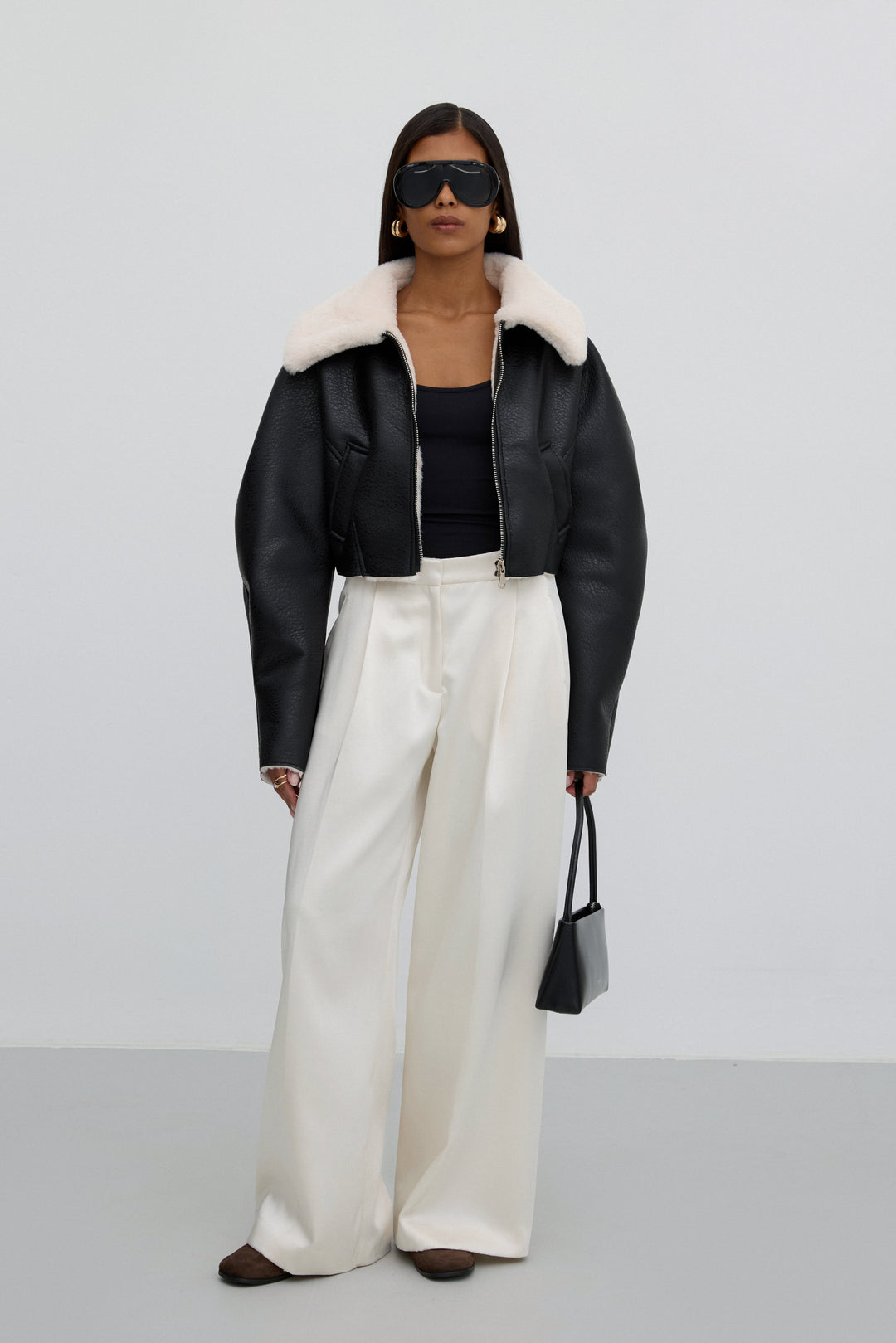 Black short jacket with faux fur collar Estro ER00118057.