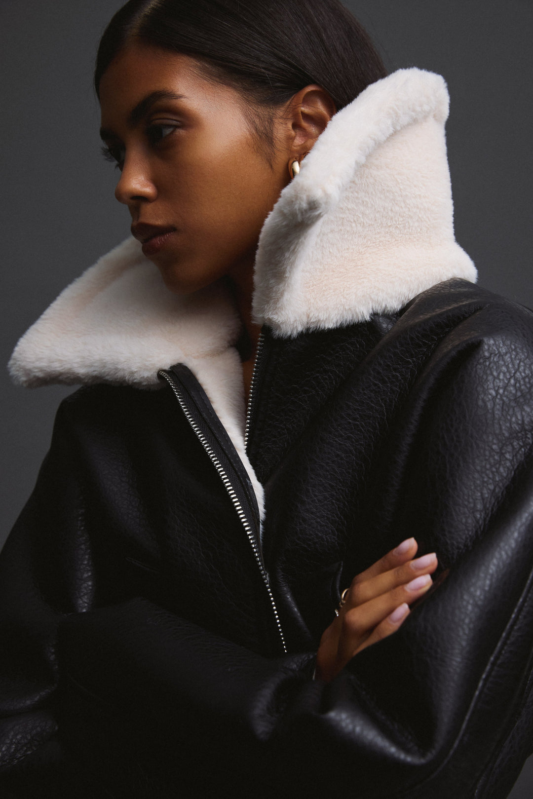 Short black jacket Estro ER00118057 with faux fur collar.