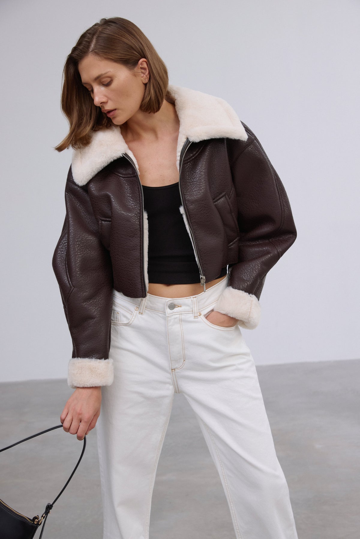 Short women's dark brown shearling-style jacket, Estro brand.