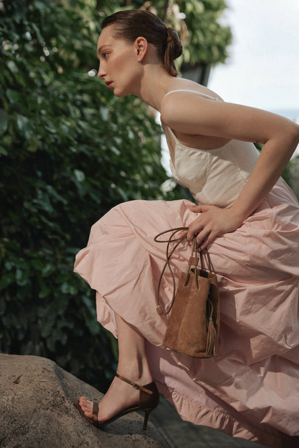 Estro: beige small women's drawstring handbag, made of natural velour.