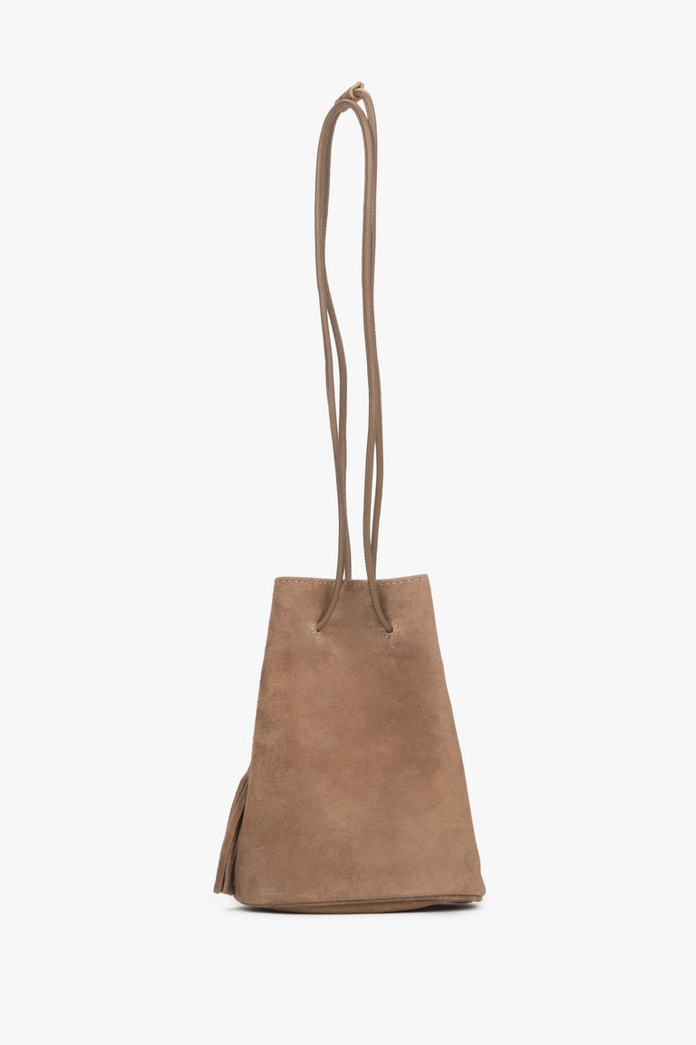 Women's small beige drawstring bag in natural velour from Estro.