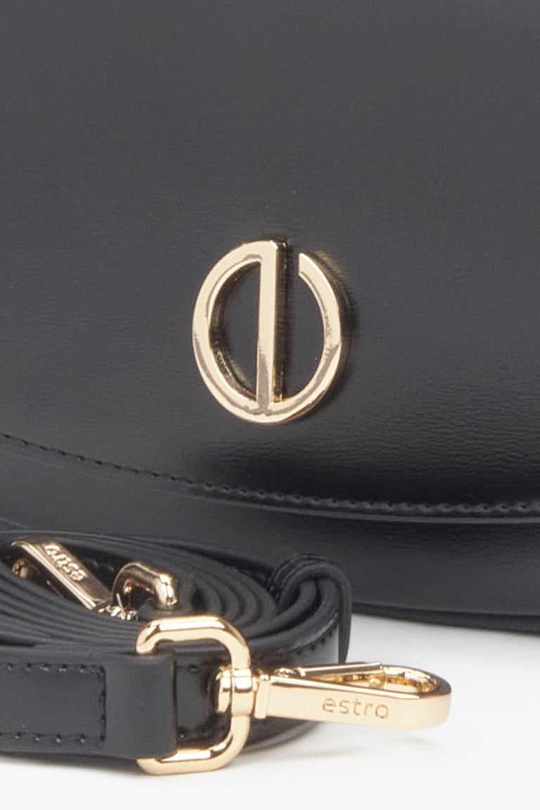 Black leather shoulder bag by Estro, small size, perfect for women - details.