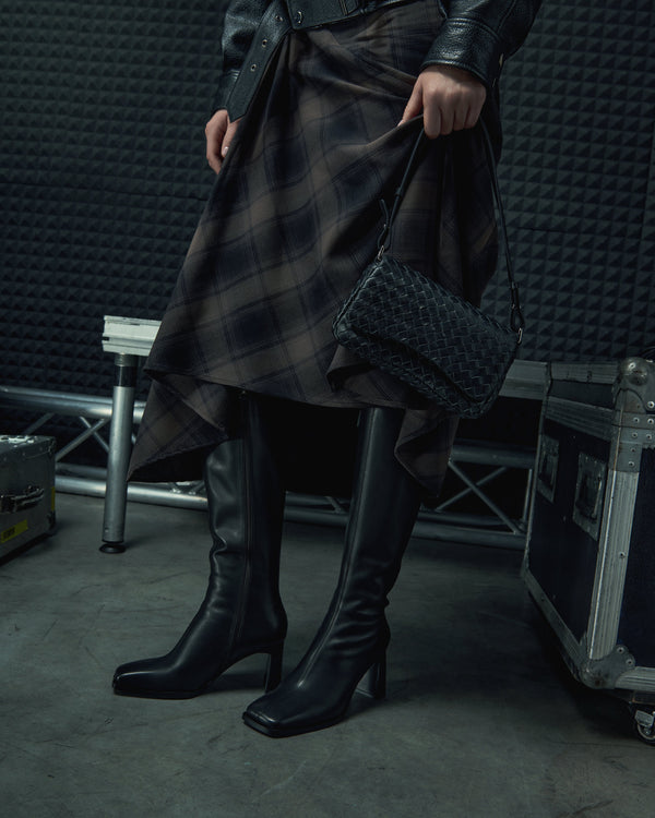 Women’s Small Black Woven Leather Shoulder Bag Estro ER00118432.