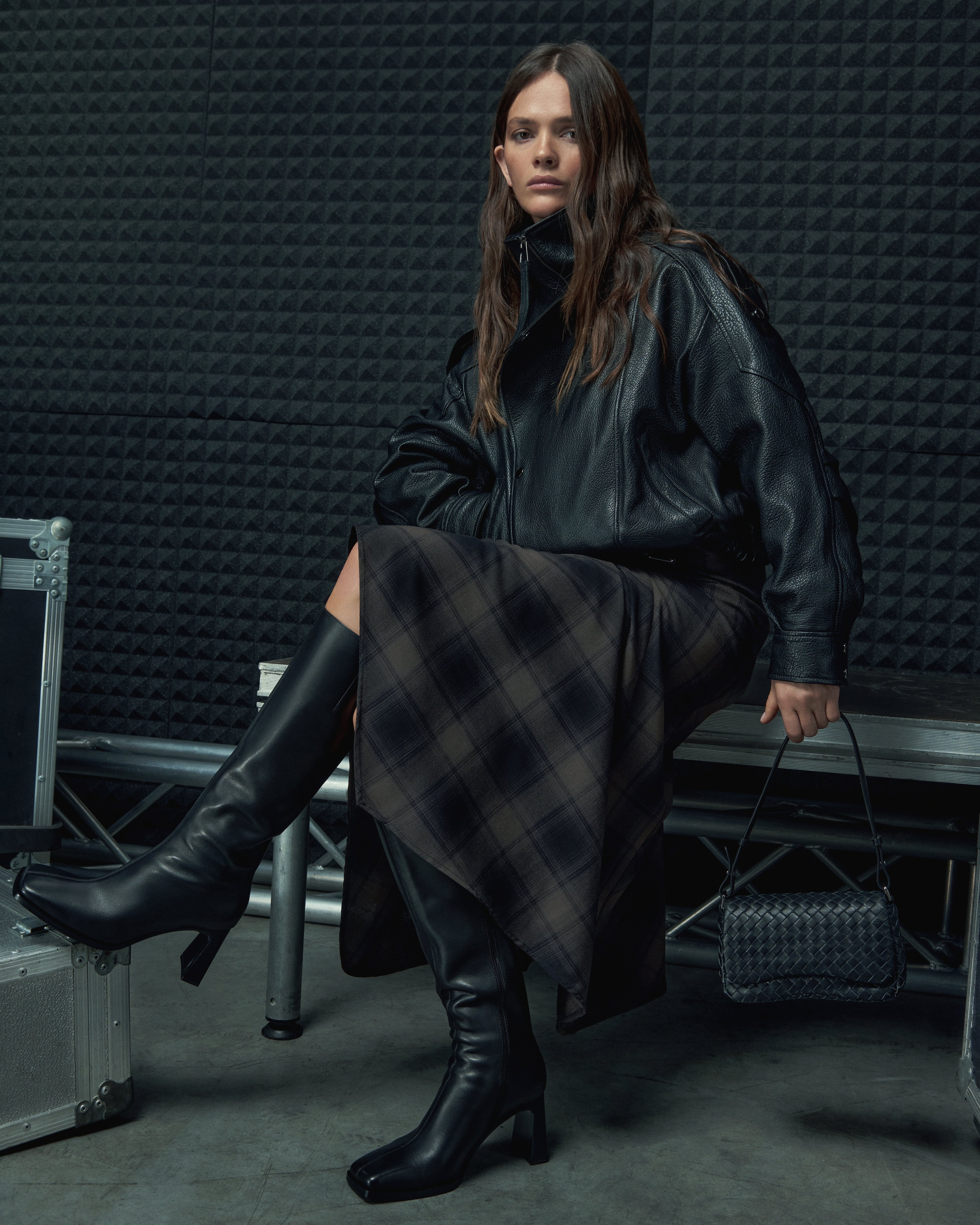 Women’s shoulder bag, small, black, made of woven genuine leather, Estro.